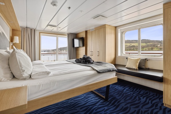 HX Hurtigruten Expeditions, MS Spitsbergen, Expedition Suite MX, Credit - Espen Mills 3.jpg